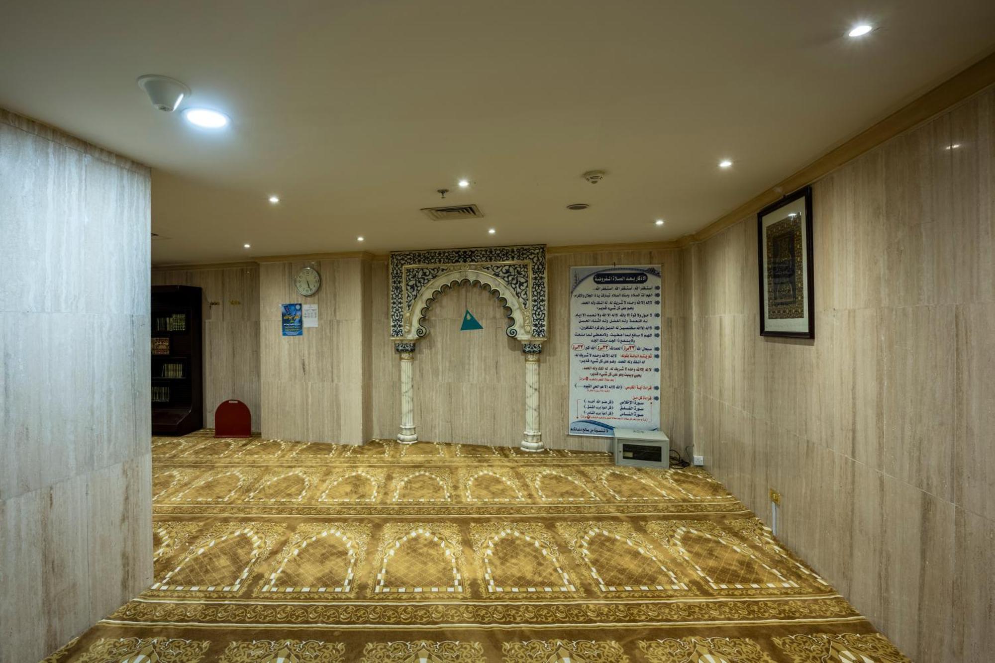 Al Shohada By Palm Rich Makkah Hotel Mecca Ngoại thất bức ảnh The prayer room at the airport