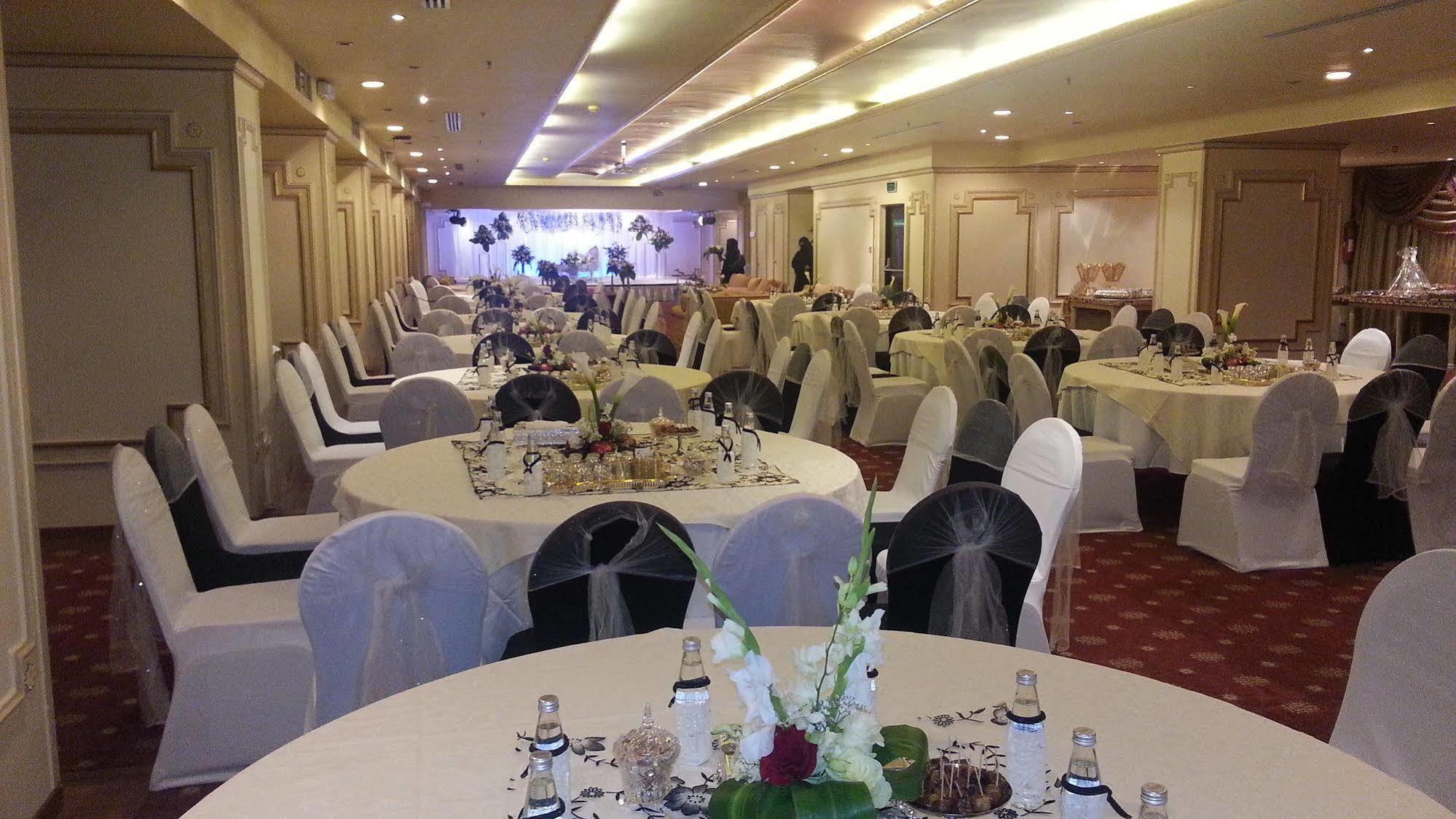 Al Shohada By Palm Rich Makkah Hotel Mecca Ngoại thất bức ảnh The ballroom of the hotel