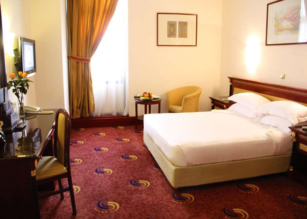 Al Shohada By Palm Rich Makkah Hotel Mecca Phòng bức ảnh A room at the hotel